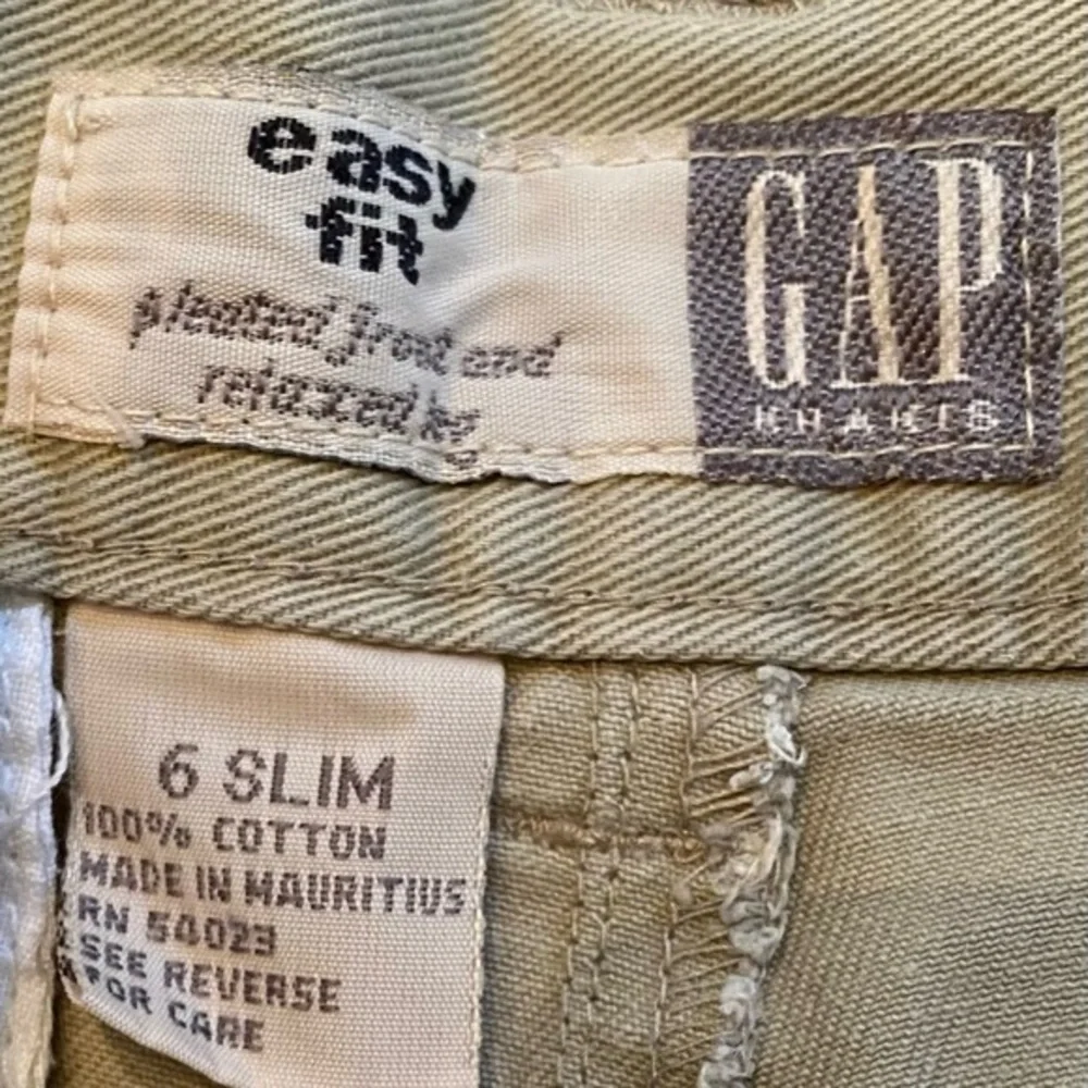 Gap Easy‎ Fit Slim Size 6 Khakis 100% Cotton Pleated Chino Pants